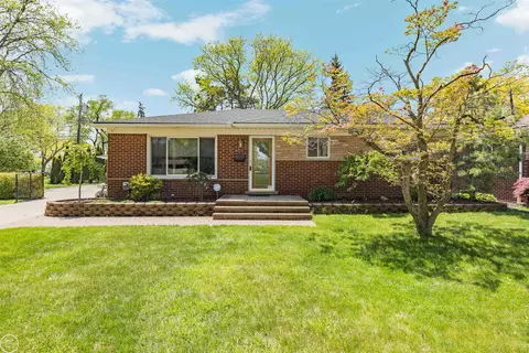 21920 Lakeshire, Saint Clair Shores, MI 48081