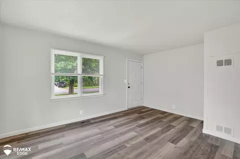 Living - 3806 Pitkin, Flint, MI 48506 photo 2 of 4