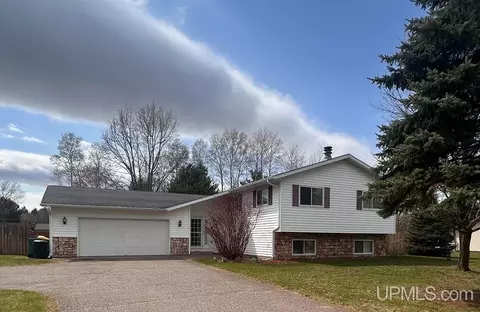 125 Dandelion, Marquette, MI 49855
