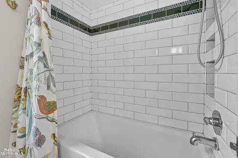 Bath - 106 Meadow, Grosse Pointe Farms, MI 48236 photo 3 of 4