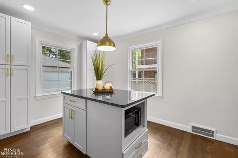 Kitchen - 106 Meadow, Grosse Pointe Farms, MI 48236 photo 5 of 7