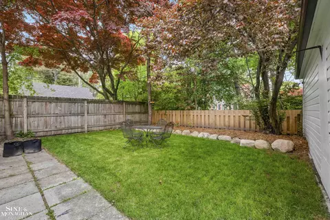 Exterior - 106 Meadow, Grosse Pointe Farms, MI 48236 photo 4 of 6