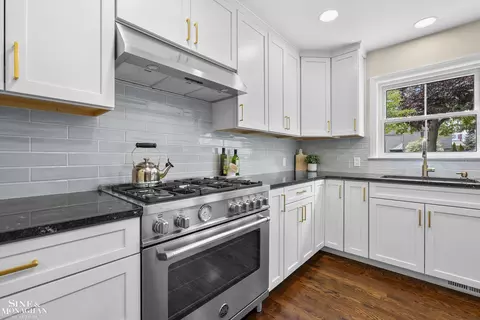 Kitchen - 106 Meadow, Grosse Pointe Farms, MI 48236 photo 2 of 7