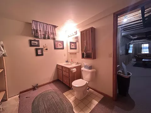 Bath - 1750 Pratt Lk, Gladwin, MI 48624 photo 2 of 2