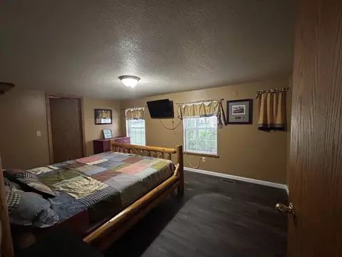 Bedroom - 1750 Pratt Lk, Gladwin, MI 48624 photo 2 of 3