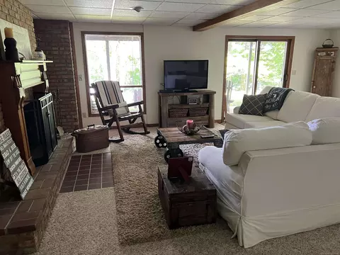 Living - 2004 N N Hvn #LOT 47, Gladwin, MI 48624 photo 4 of 4