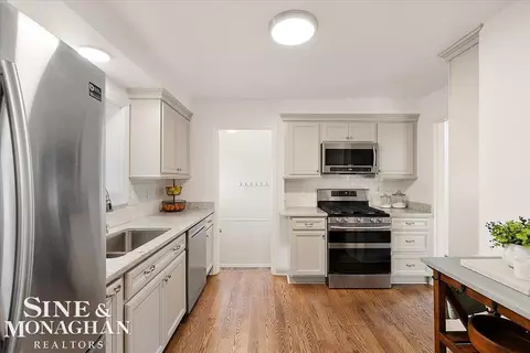 Kitchen - 1044 Somerset, Grosse Pointe Park, MI 48230 photo 1 of 4