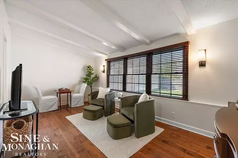 Living - 1044 Somerset, Grosse Pointe Park, MI 48230 photo 5 of 6