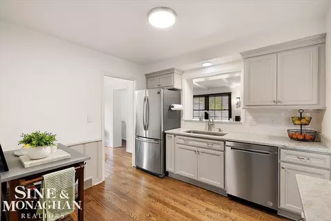 Kitchen - 1044 Somerset, Grosse Pointe Park, MI 48230 photo 3 of 4