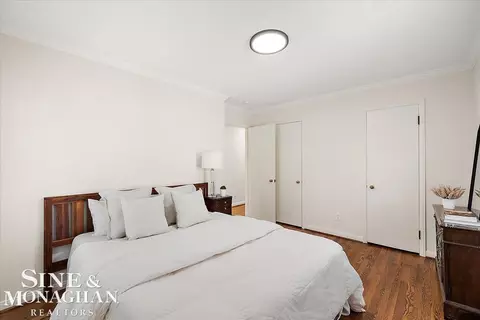 Bedroom - 1044 Somerset, Grosse Pointe Park, MI 48230 photo 2 of 3