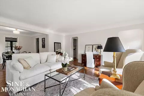 Living - 1044 Somerset, Grosse Pointe Park, MI 48230 photo 3 of 6