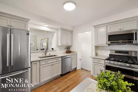 Kitchen - 1044 Somerset, Grosse Pointe Park, MI 48230 photo 4 of 4