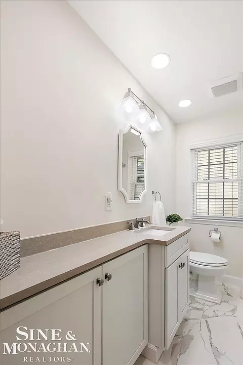 Bath - 1044 Somerset, Grosse Pointe Park, MI 48230 photo 2 of 5