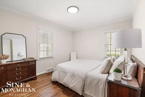 Bedroom - 1044 Somerset, Grosse Pointe Park, MI 48230 photo 1 of 3