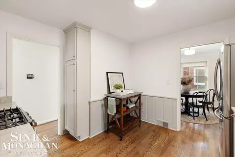 Entry Way - 1044 Somerset, Grosse Pointe Park, MI 48230 photo 1 of 1