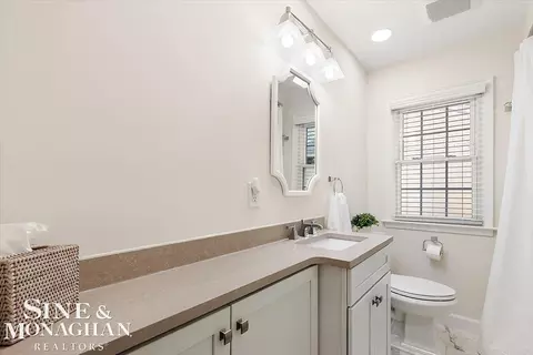 Bath - 1044 Somerset, Grosse Pointe Park, MI 48230 photo 1 of 5