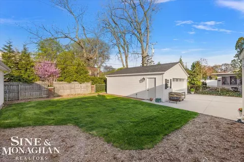 Exterior - 1044 Somerset, Grosse Pointe Park, MI 48230 photo 2 of 3