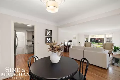 Dining - 1044 Somerset, Grosse Pointe Park, MI 48230 photo 2 of 2