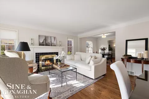 Living - 1044 Somerset, Grosse Pointe Park, MI 48230 photo 1 of 6