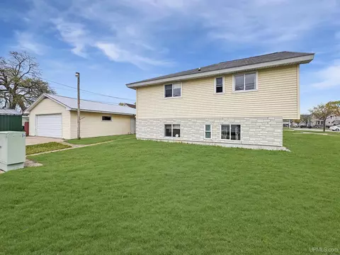 Exterior - 1400 S 3rd, Escanaba, MI 49829 photo 5 of 6