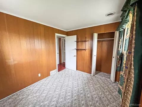 Bedroom - 1400 S 3rd, Escanaba, MI 49829 photo 5 of 6