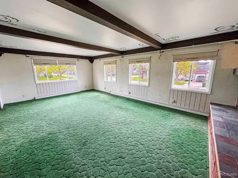 Living - 1400 S 3rd, Escanaba, MI 49829 photo 1 of 4