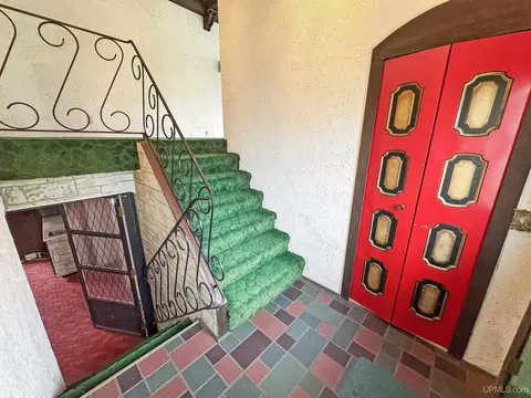 Entry Way - 1400 S 3rd, Escanaba, MI 49829 photo 1 of 1