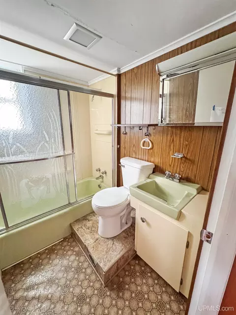 Bath - 1400 S 3rd, Escanaba, MI 49829 photo 3 of 3