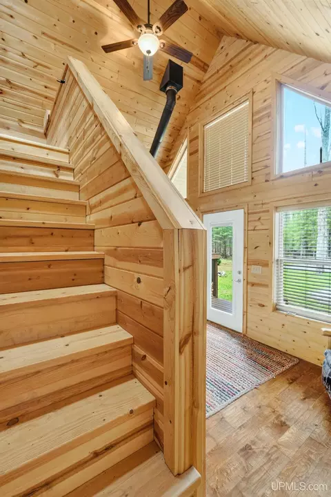 Entry Way - 14675 33rd, Wetmore, MI 49895 photo 2 of 3