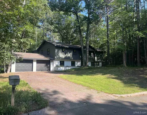 12 Elder Dr, Marquette, MI 49855