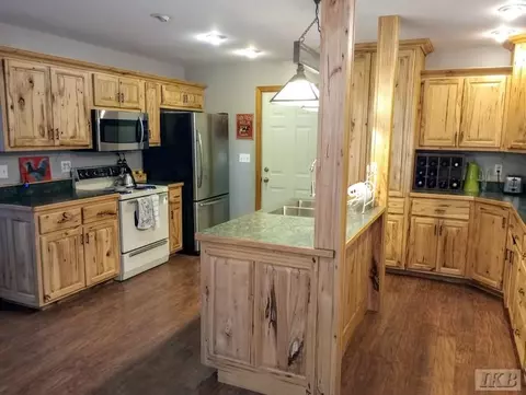 Kitchen - 2119 Middle Hvn, Gladwin, MI 48624 photo 3 of 4