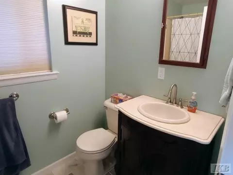Bath - 2119 Middle Hvn, Gladwin, MI 48624 photo 3 of 6