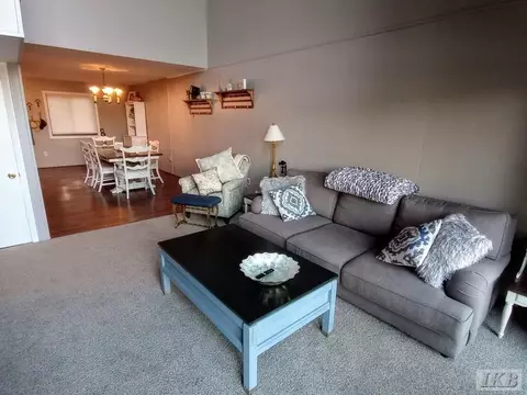 Living - 2119 Middle Hvn, Gladwin, MI 48624 photo 3 of 11