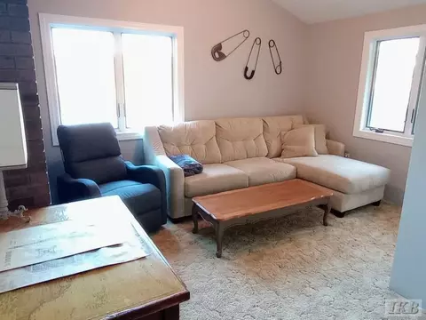 Living - 2119 Middle Hvn, Gladwin, MI 48624 photo 9 of 11
