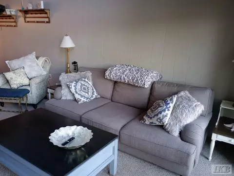 Living - 2119 Middle Hvn, Gladwin, MI 48624 photo 4 of 11