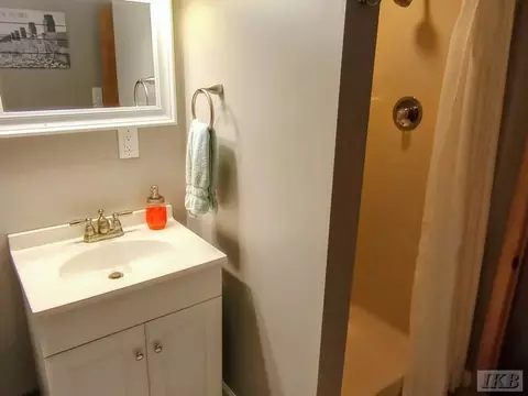Bath - 2119 Middle Hvn, Gladwin, MI 48624 photo 6 of 6