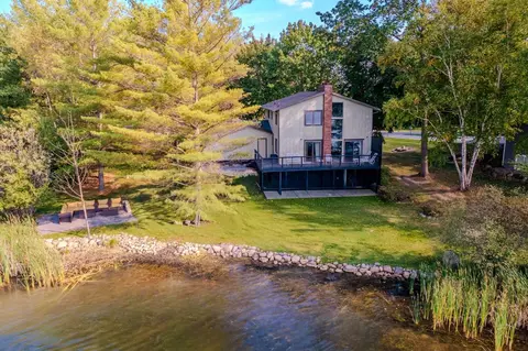 Exterior - 2119 Middle Hvn, Gladwin, MI 48624 photo 3 of 12