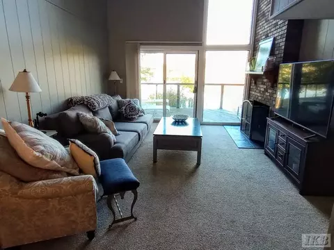 Living - 2119 Middle Hvn, Gladwin, MI 48624 photo 5 of 11