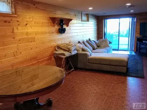 Living - 2119 Middle Hvn, Gladwin, MI 48624 photo 10 of 11