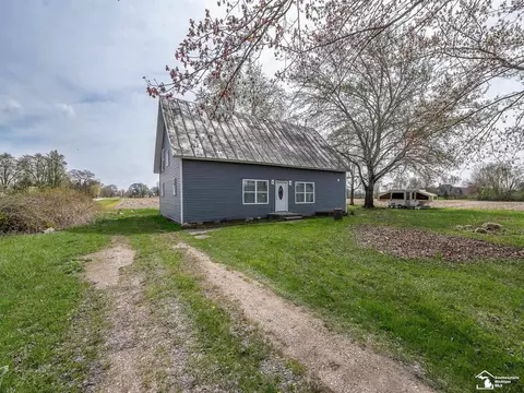 13680 Martinsville, Carleton, MI 48117