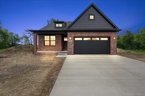 5854 Everton, Troy, MI 48085