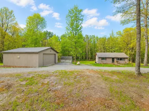 5100 Badger, Farwell, MI 48622