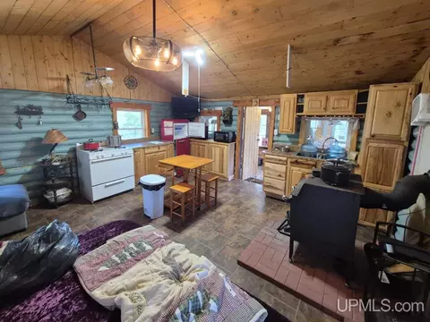 Kitchen - 13551 County Road Cs, Ishpeming, MI 49849 photo 1 of 2