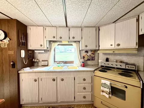 Kitchen - 4175 Cherokee, Gladwin, MI 48624 photo 3 of 5