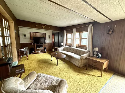 Living - 4175 Cherokee, Gladwin, MI 48624 photo 4 of 8