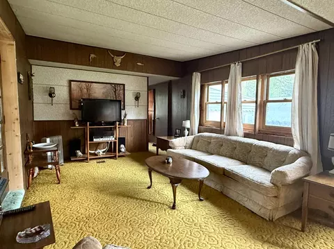 Living - 4175 Cherokee, Gladwin, MI 48624 photo 5 of 8