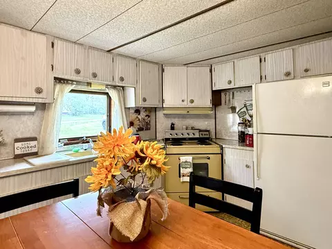 Kitchen - 4175 Cherokee, Gladwin, MI 48624 photo 1 of 5
