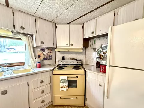 Kitchen - 4175 Cherokee, Gladwin, MI 48624 photo 2 of 5