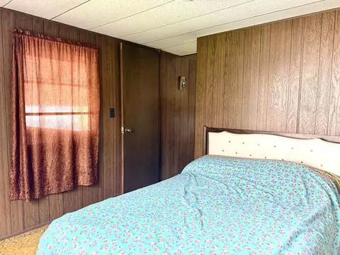 Bedroom - 4175 Cherokee, Gladwin, MI 48624 photo 2 of 13