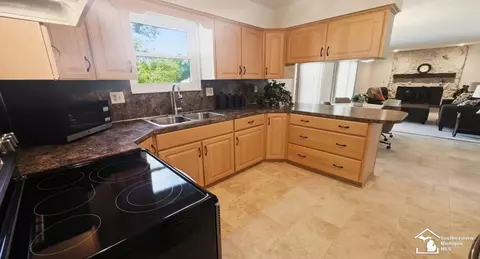 Kitchen - 755 Toll, Monroe, MI 48162 photo 1 of 3